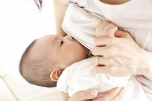 Trẻ bú mẹ hoàn toàn có nguy cơ thiếu vi chất
