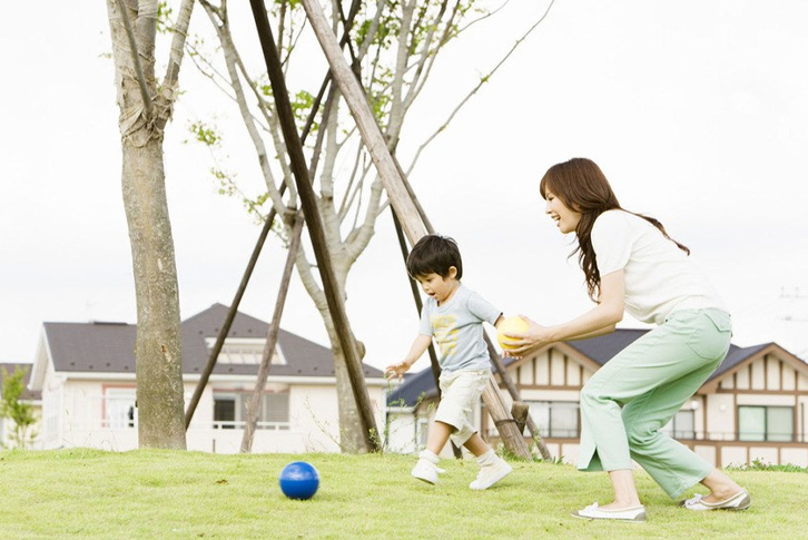 Trẻ em vận động ngoài trời giúp nâng cao sức khỏe và miễn dịch