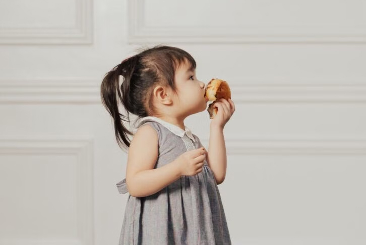 Ăn quá nhiều đồ ngọt có thể ảnh hưởng đến trí nhớ của trẻ