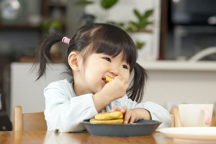 Trẻ ăn nhiều đồ ngọt có ảnh hưởng đến sự phát triển não bộ không?